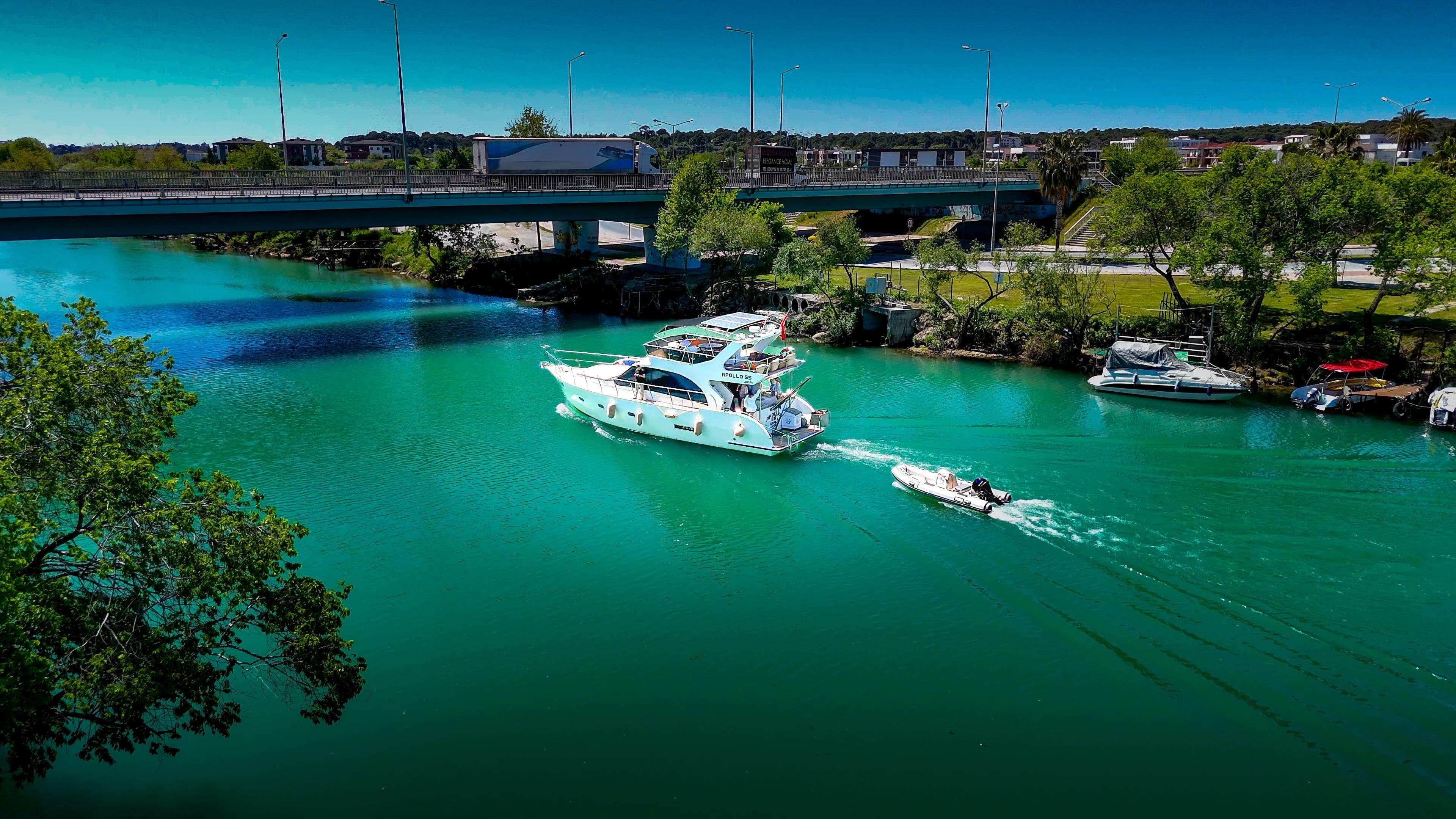 Side Yacht Charter Gallery - Apollo SS