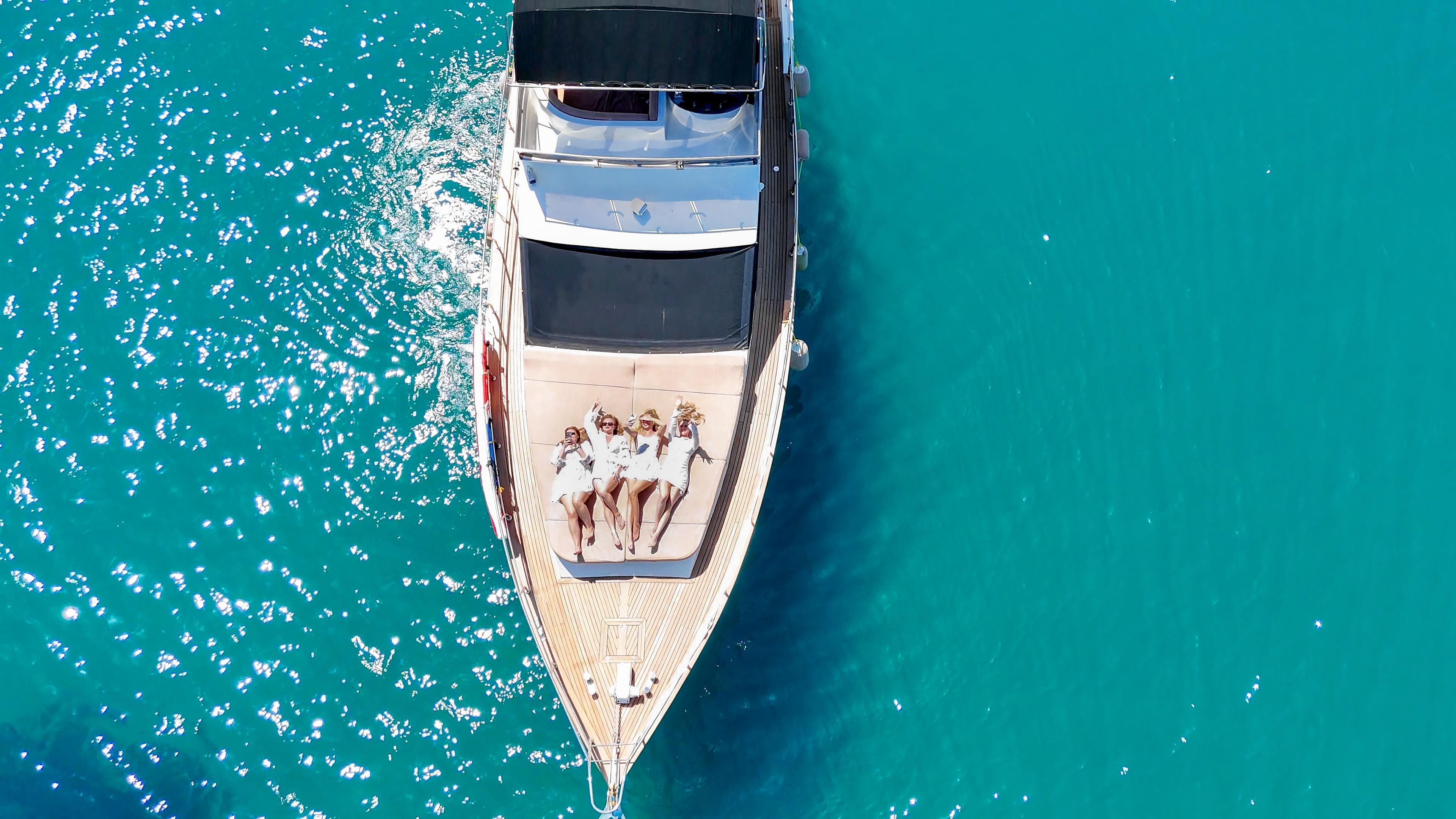 Side Yacht Charter Gallery - Apollo SS