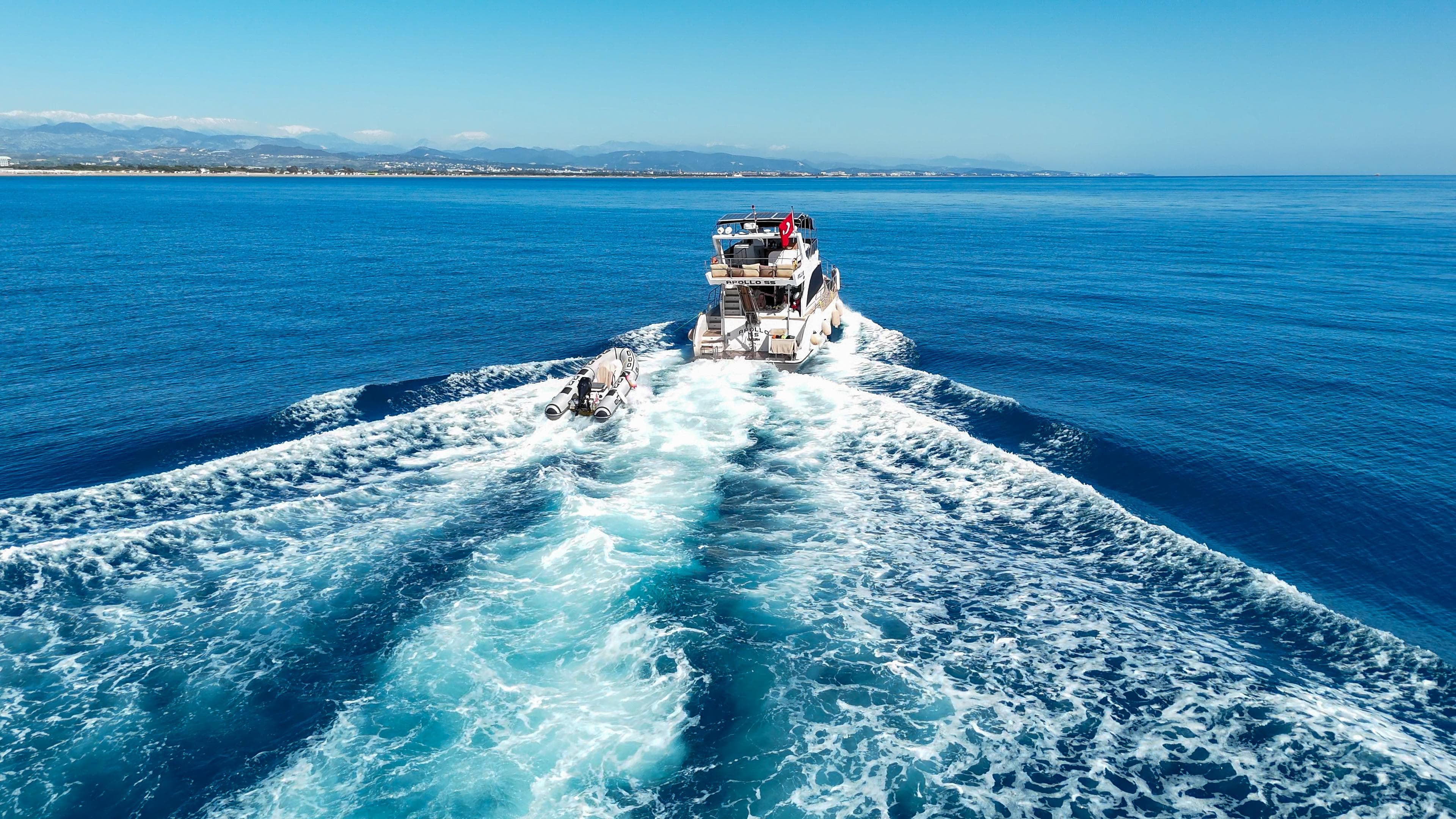Side Yacht Charter Gallery - Apollo SS