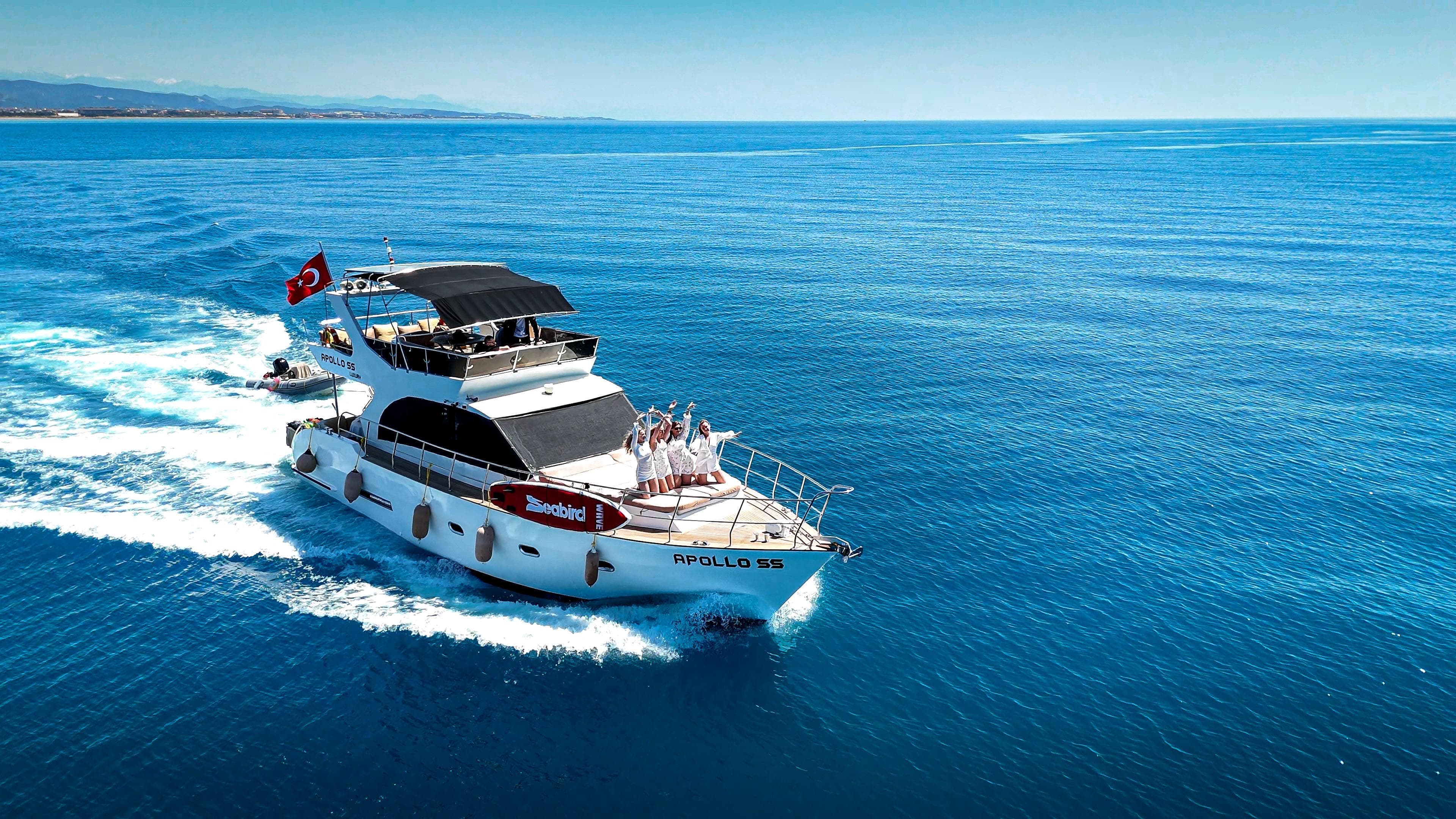 Side Yacht Charter Gallery - Apollo SS