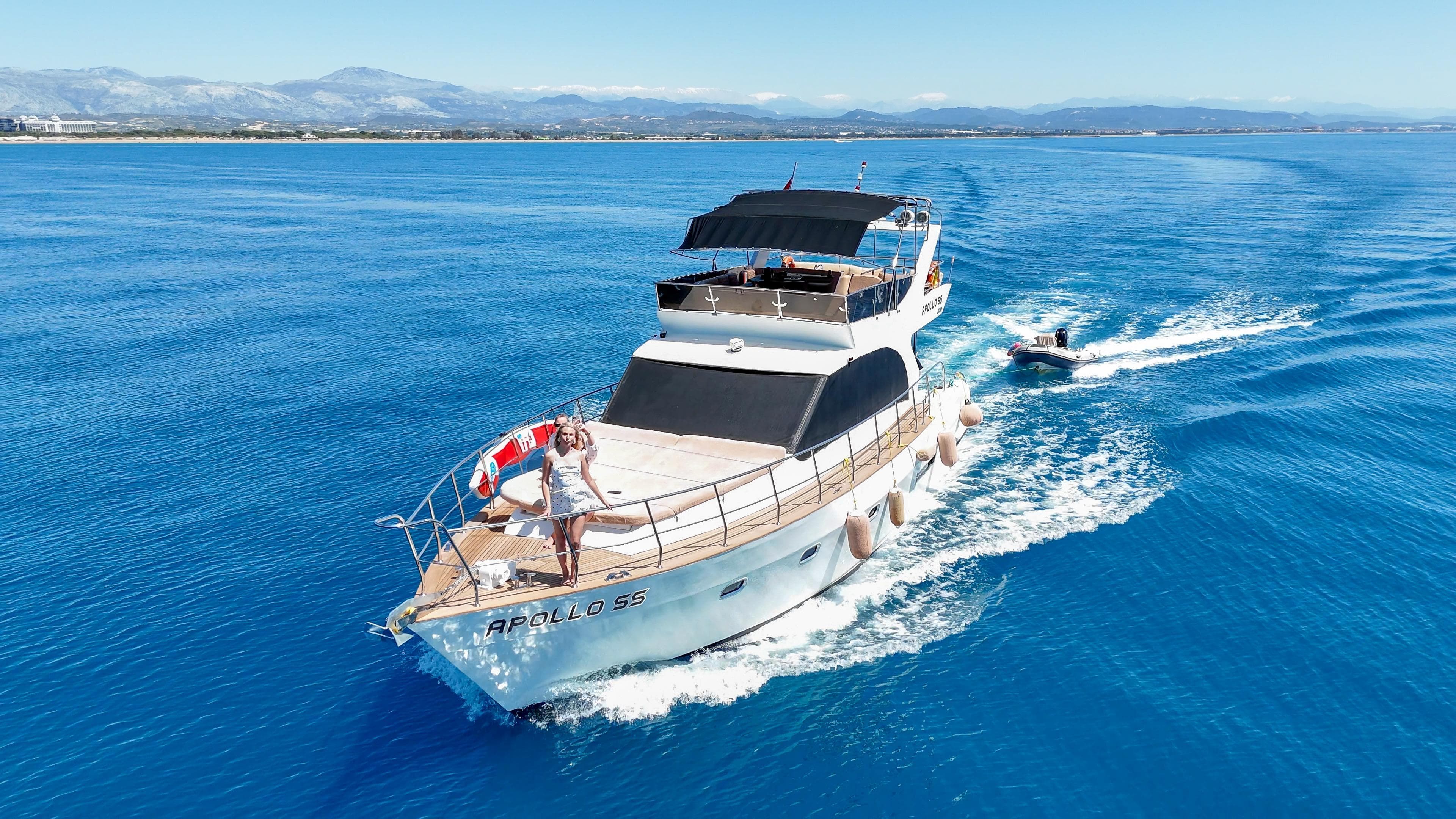 Side Yacht Charter Gallery - Apollo SS