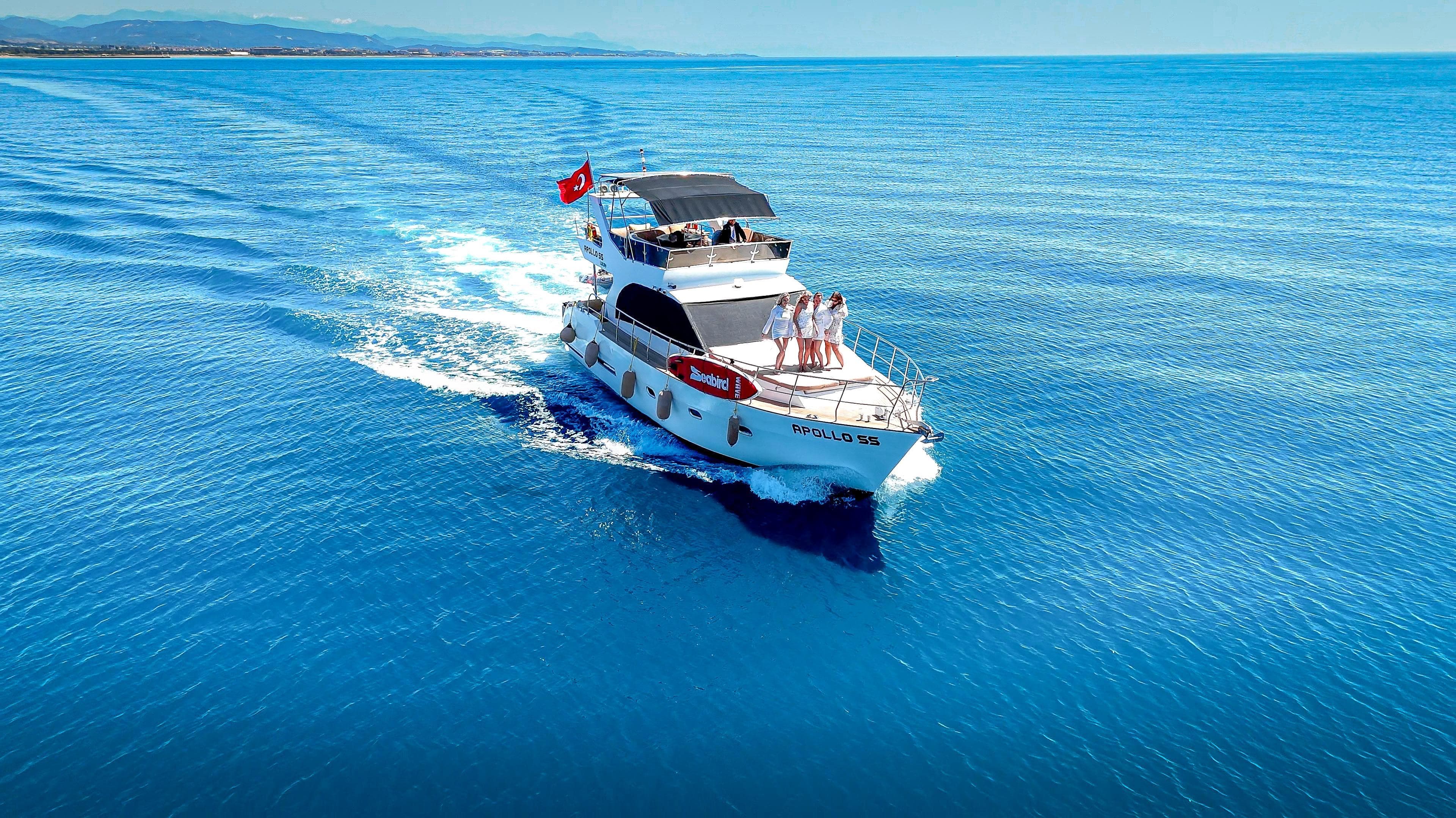 Side Yacht Charter Gallery - Apollo SS