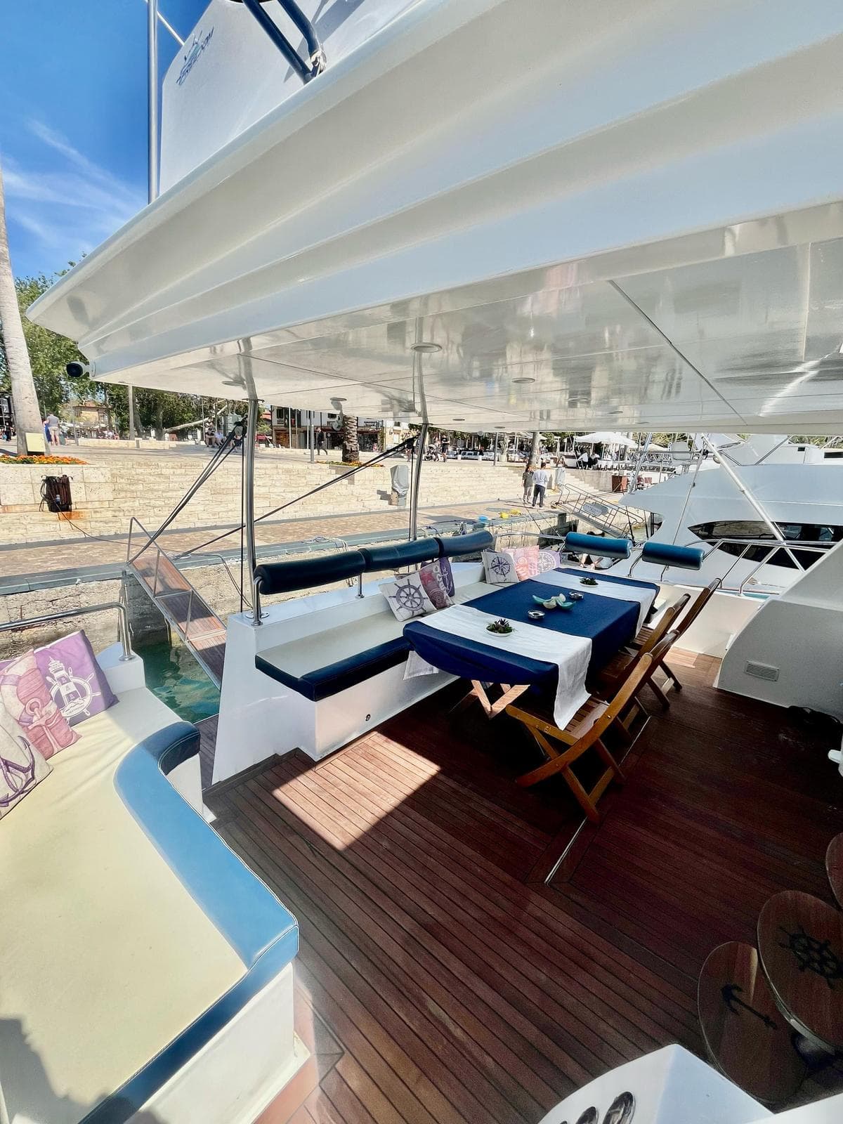 Side Yacht Charter Gallery - Freedom