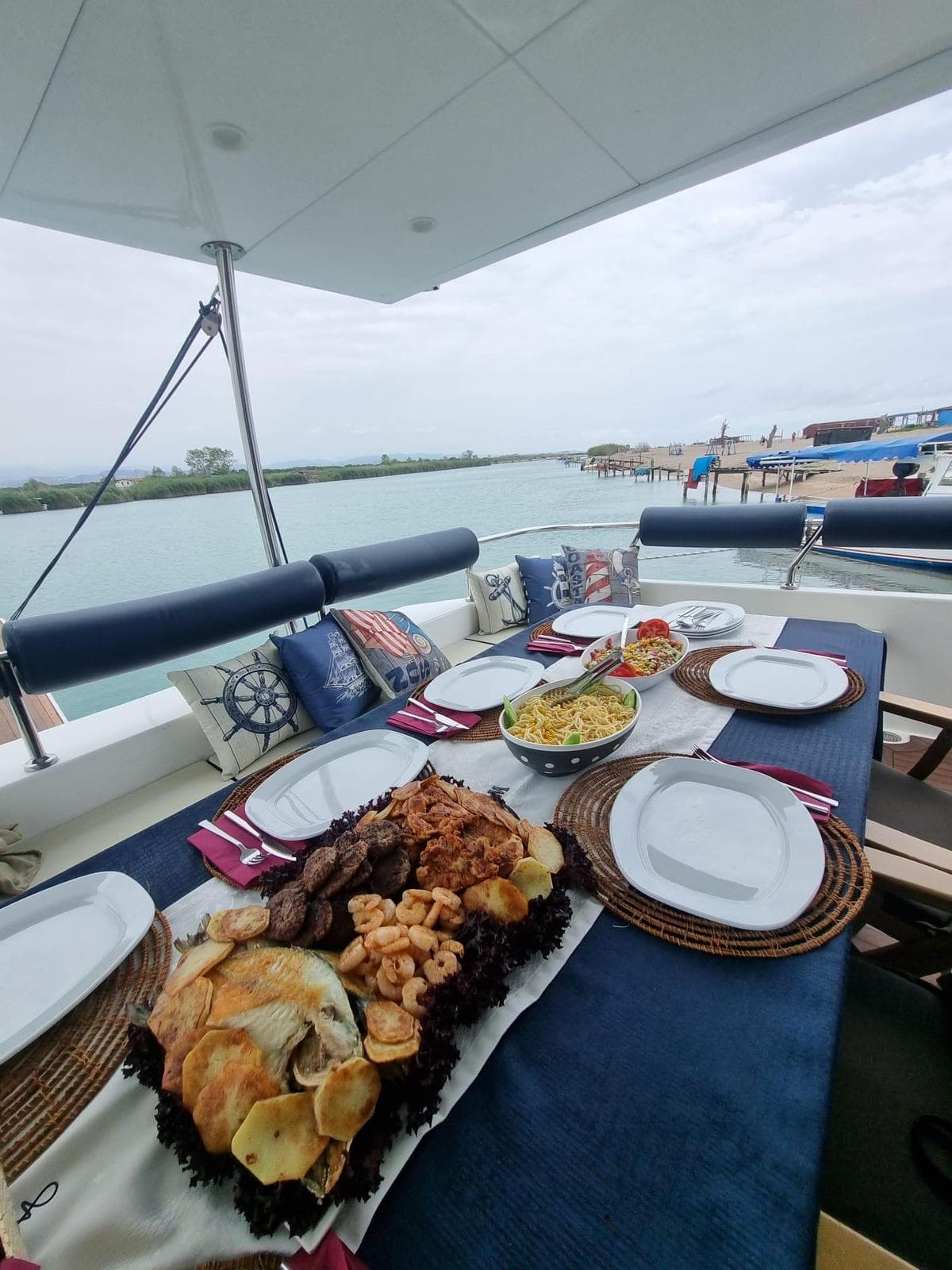 Side Yacht Charter Gallery - Freedom