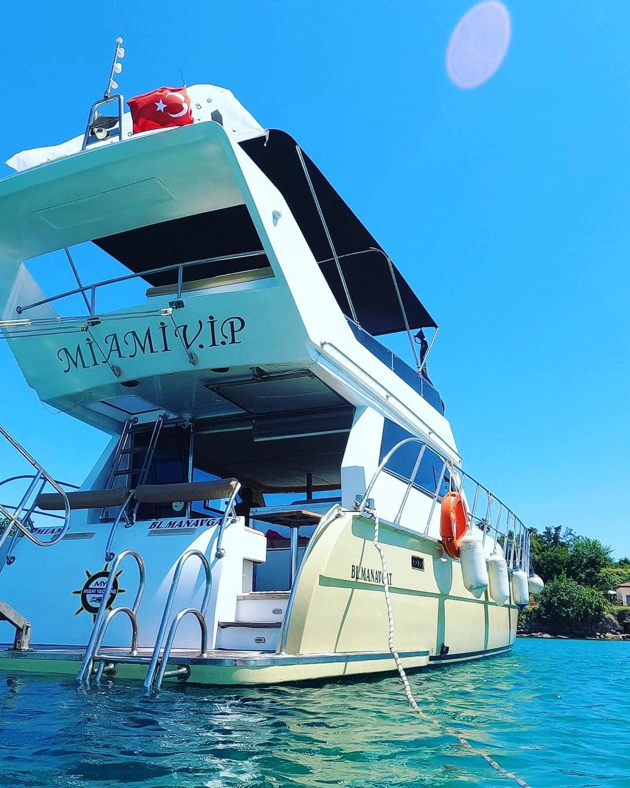 Side Yacht Charter Gallery - Mami Yacht