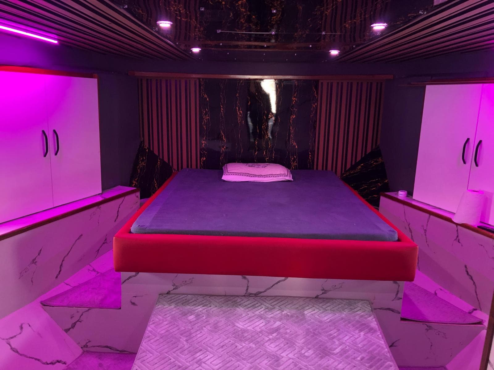 Side Yacht Charter Gallery - Mami Deluxe